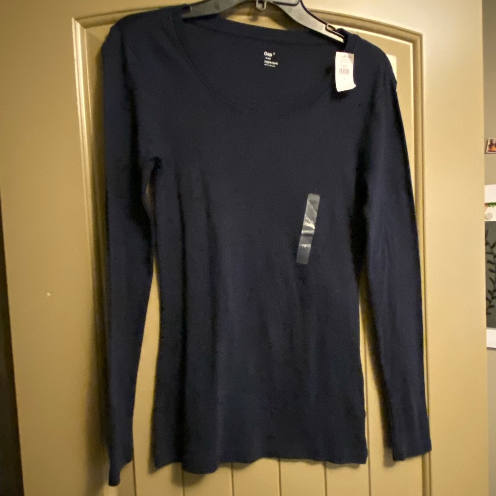 GAP!! Cute basic shirt!! Navy!